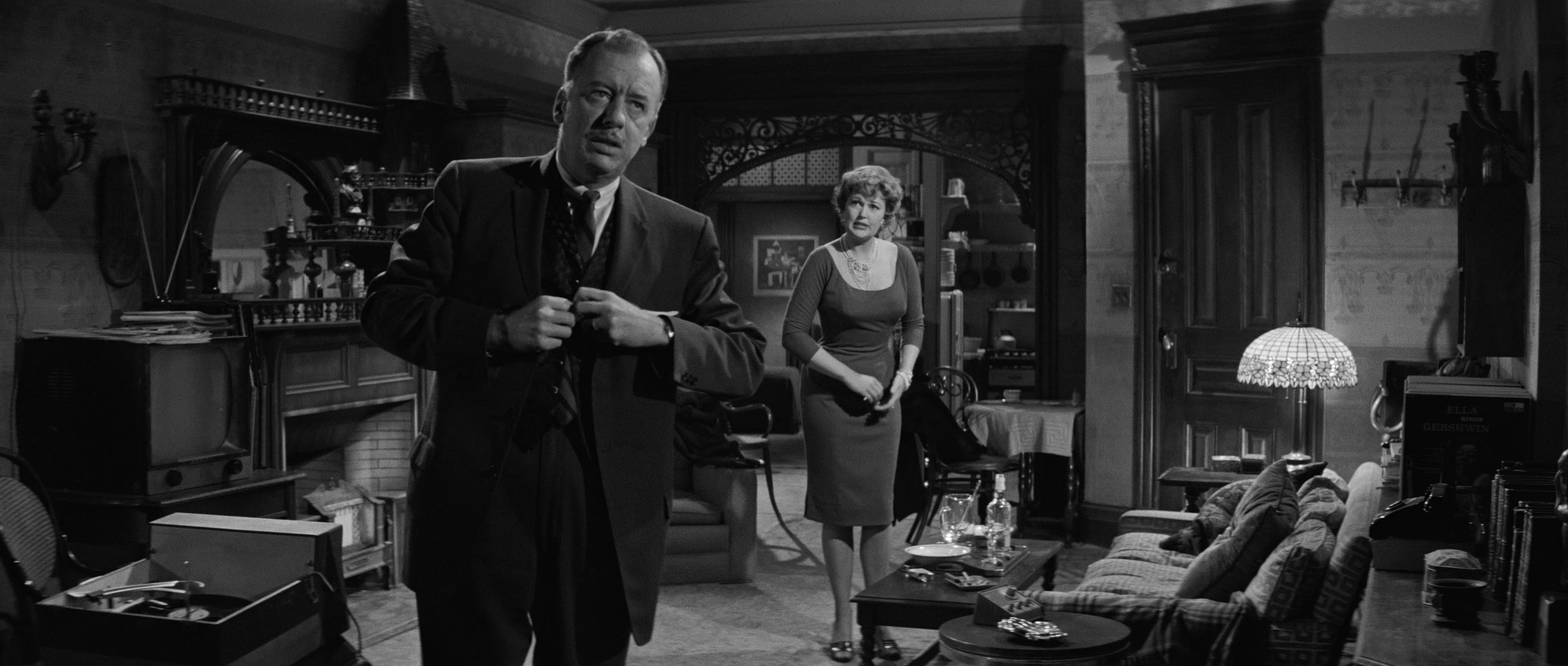 Квартира (The Apartment) 1960.mkv_snapshot_00.04.00.240.jpg