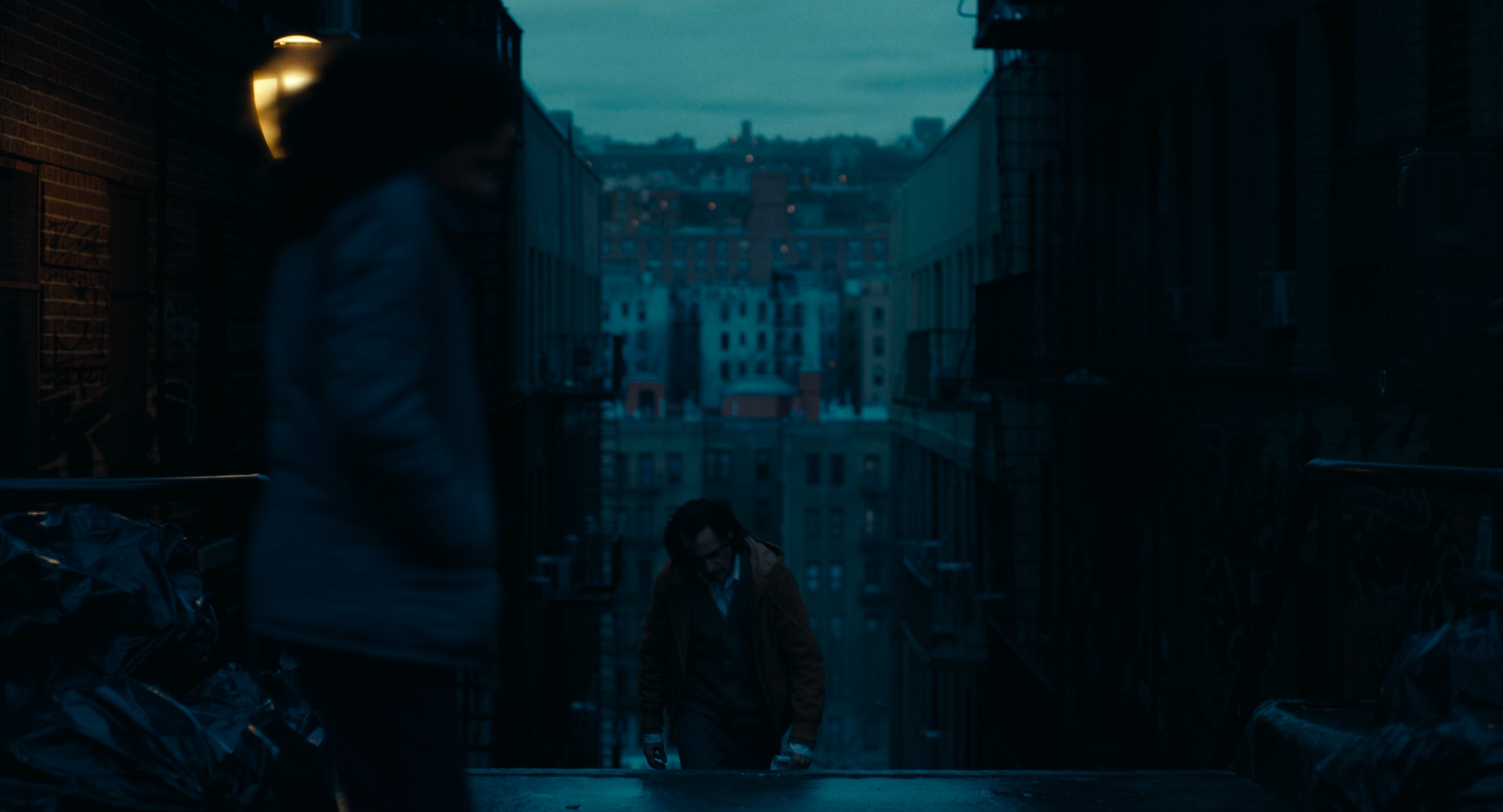 Джокер (Joker) 2019.mkv_snapshot_00.10.00.600.jpg