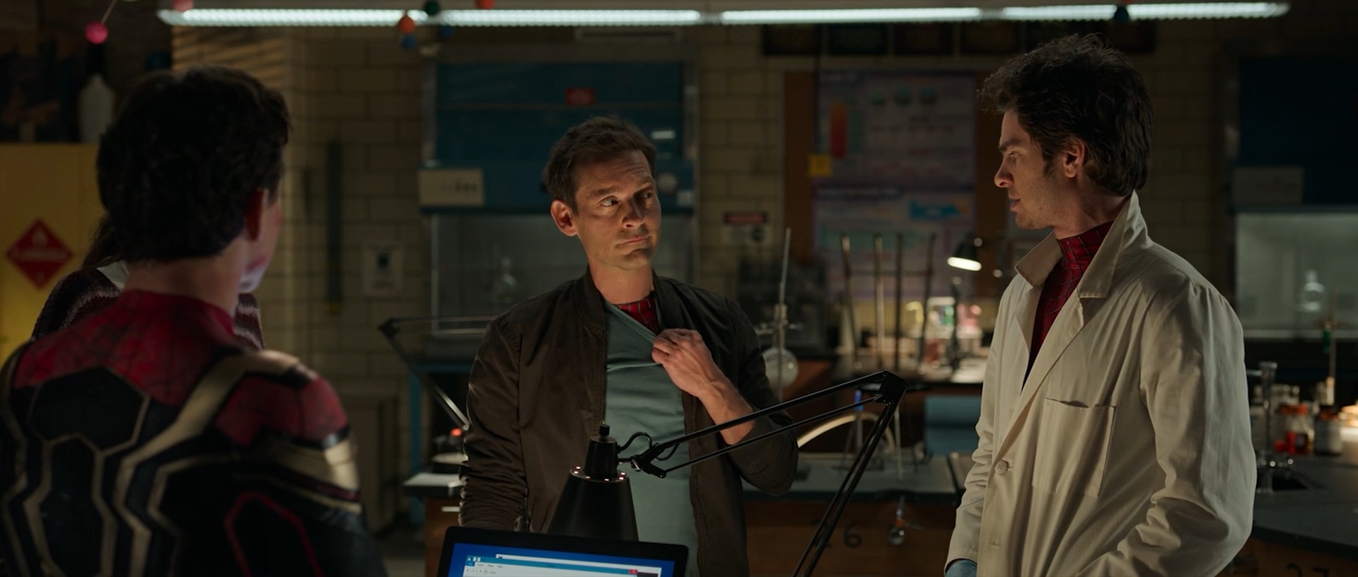 Spider.Man.No.Way.Home.BD.1080p.kinoplace.mp4_snapshot_01.37.43_[2023.01.06_01.00.25].jpg