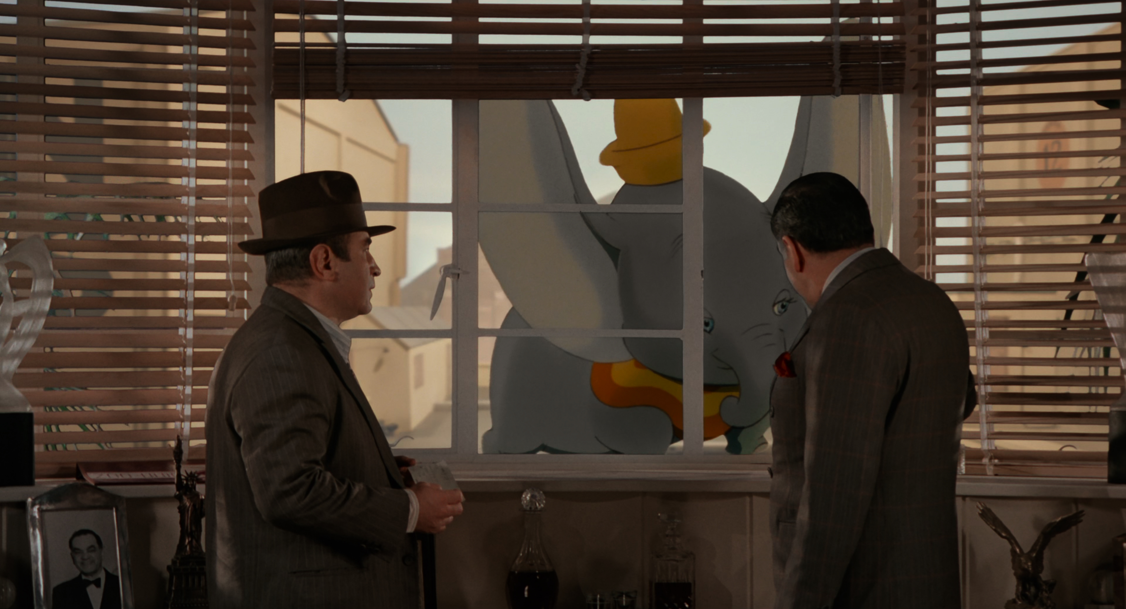 Кто подставил кролика Роджера (Who Framed Roger Rabbit) 1988.mkv_snapshot_00.08.20.500.jpg