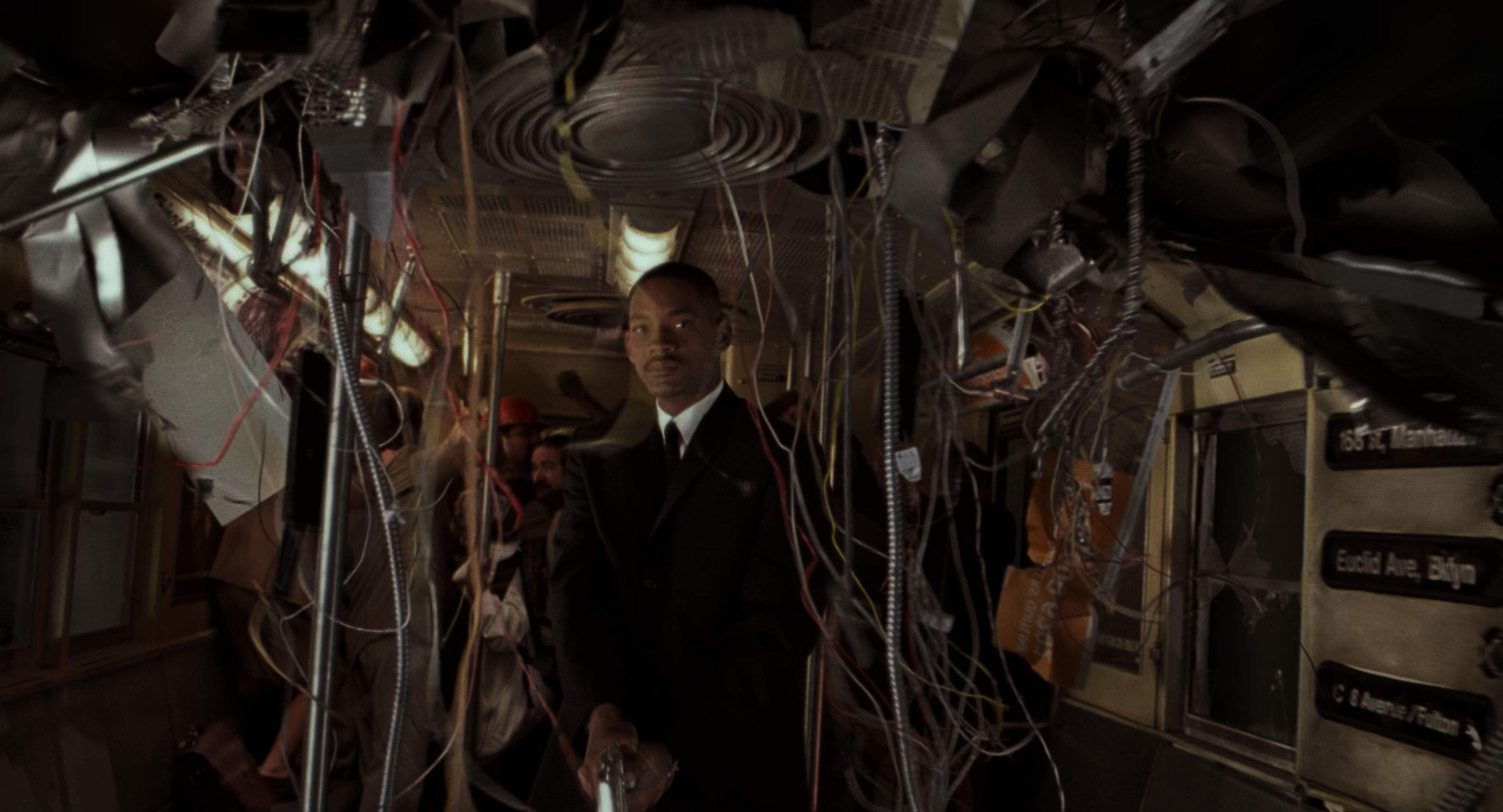 Люди в чёрном 2 (Men in Black II) 2002.mkv_snapshot_00.10.00.987.png