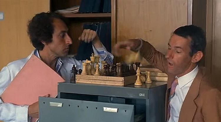 Фантоцци против всех /Fantozzi contro tutti/ 1980 (0:02:00 /1:34:00)