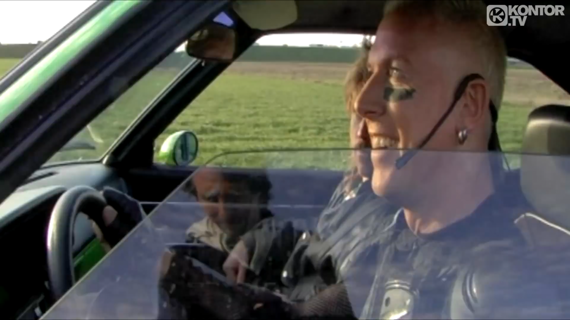 2011 - Friends turbo.mkv_snapshot_00.05.400.png