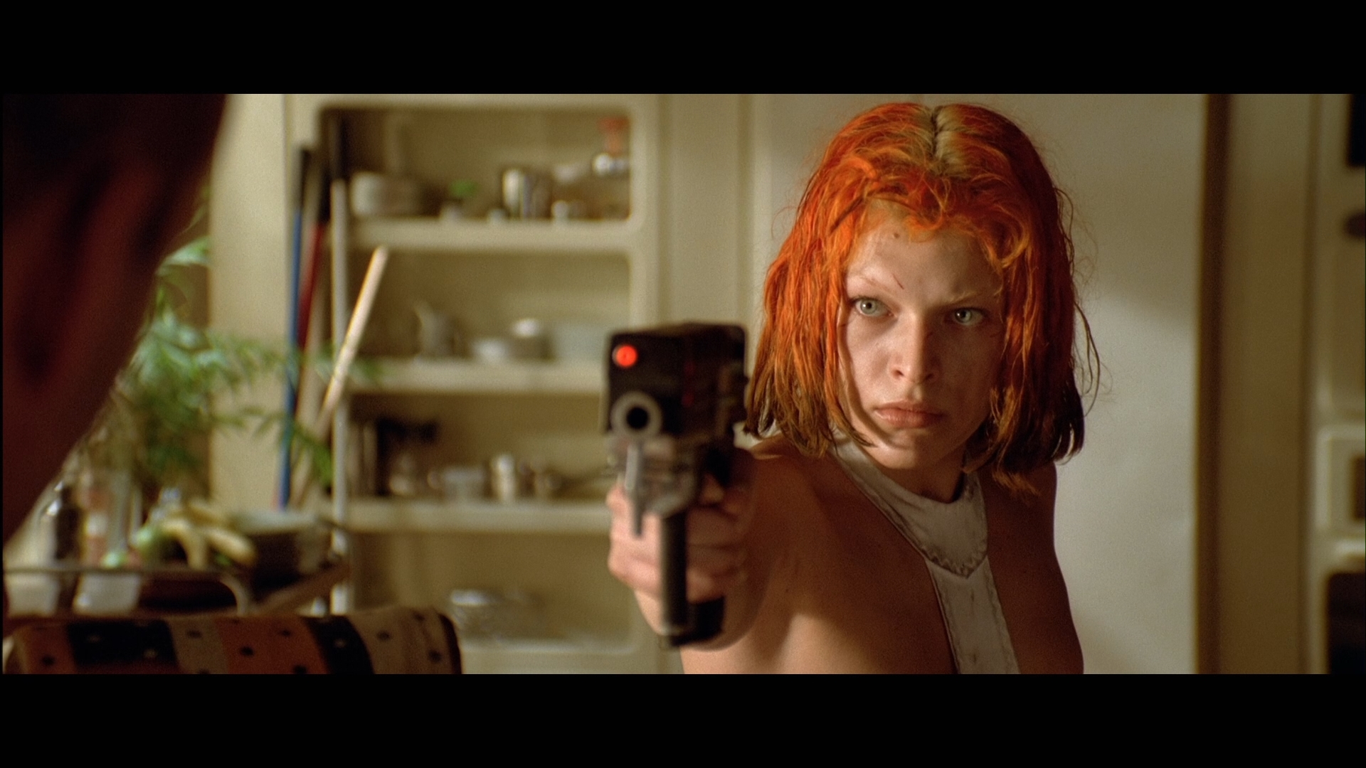 The.Fifth.Element.1997.[NORDIC].BDRemux.1080p.DTS-HD.MA.5.1(Rus).mkv_snapshot_00.42.42.820.jpg