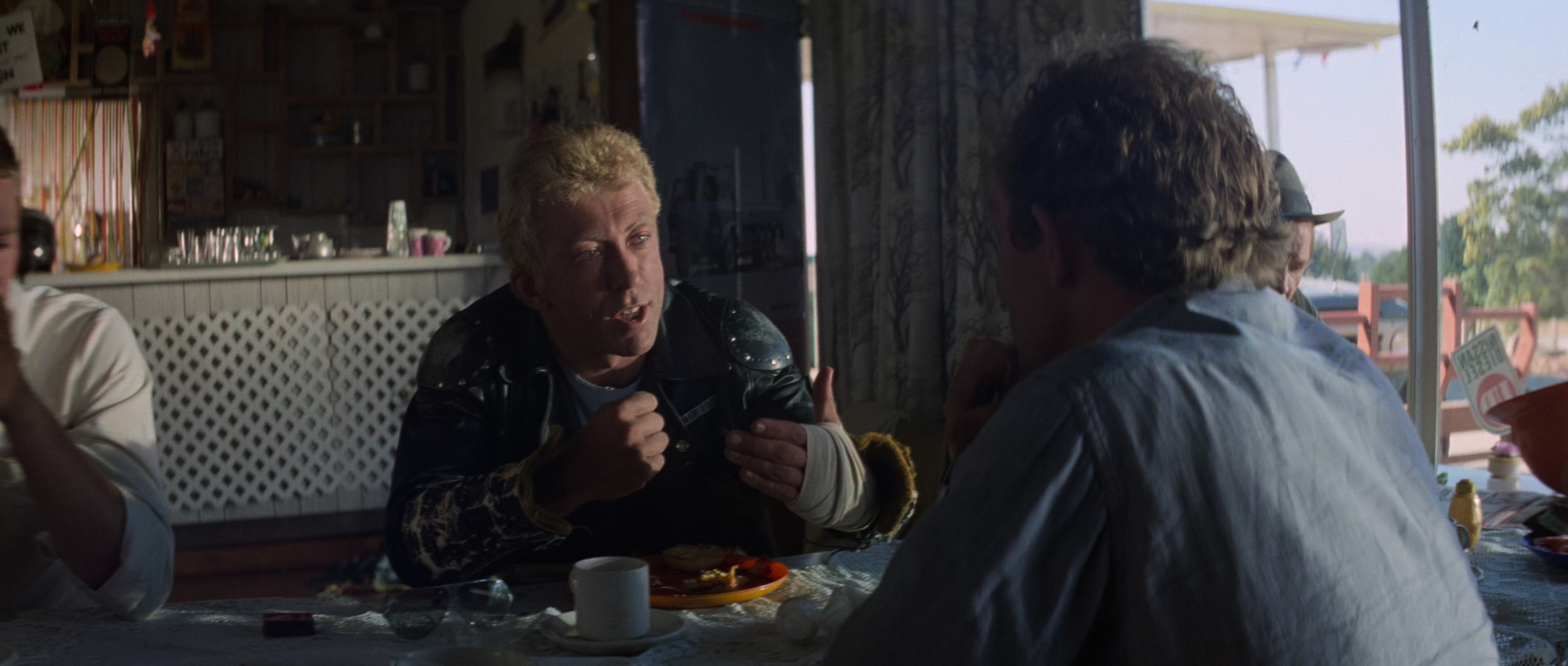 Безумный Макс (Mad Max) 1979.mkv_snapshot_00.05.52.067.jpg