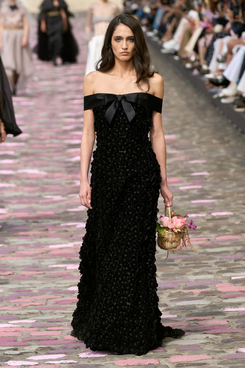 00043-chanel-fall-2023-couture-credit-gorunway.jpg