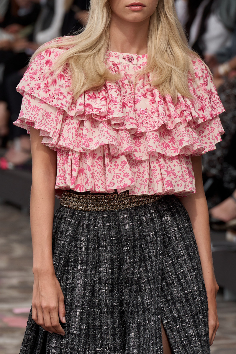 00054-chanel-fall-2023-couture-detail-credit-gorunway.jpg