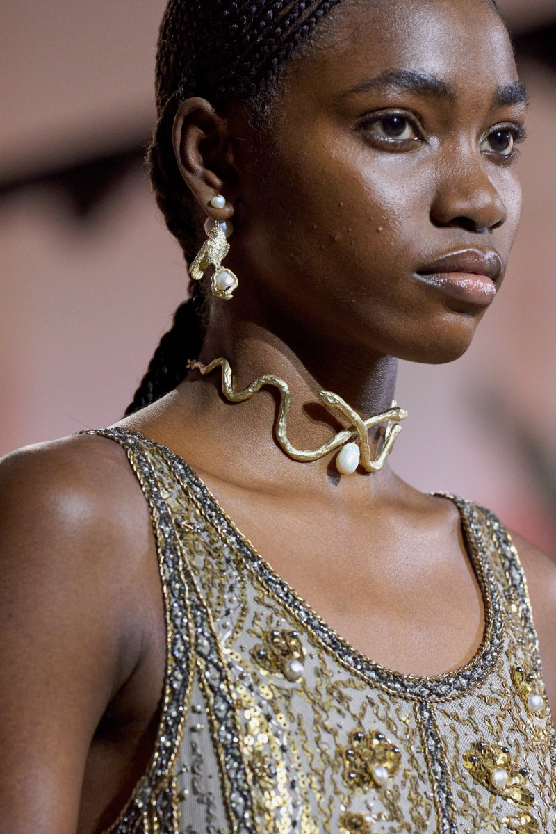 00077-christian-dior-fall-2023-couture-details-credit-gorunway.jpg