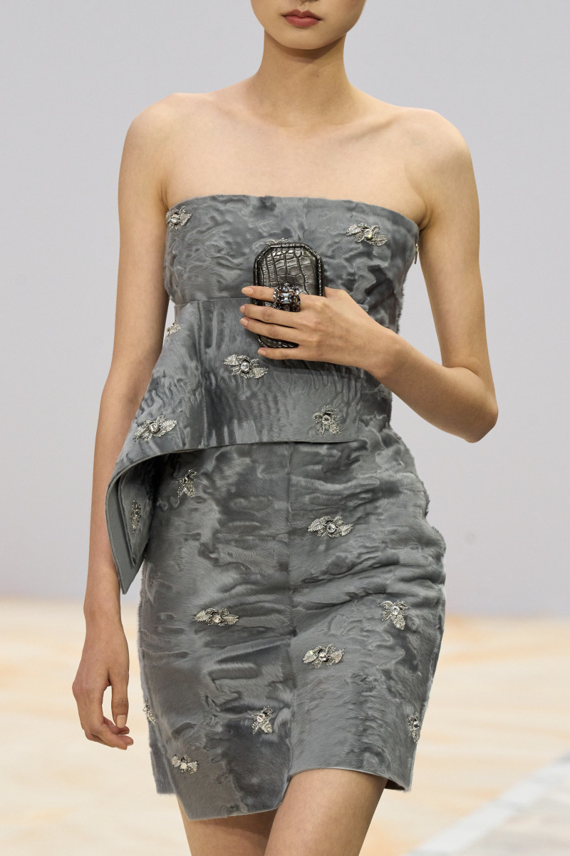 00053-fendi-fall-2023-couture-details-credit-gorunway.jpg