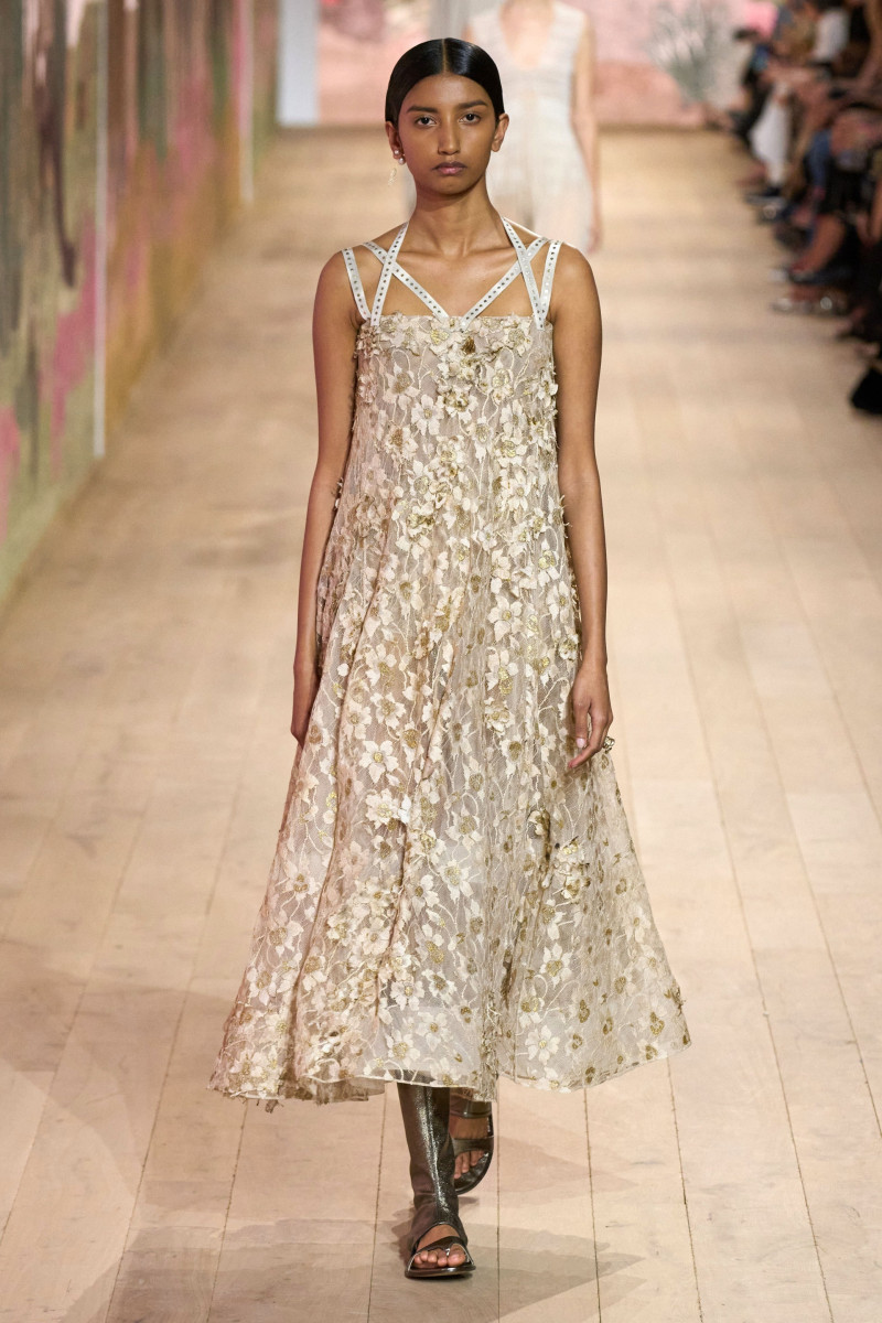 00023-dior-fall-2023-couture-credit-gorunway.jpg