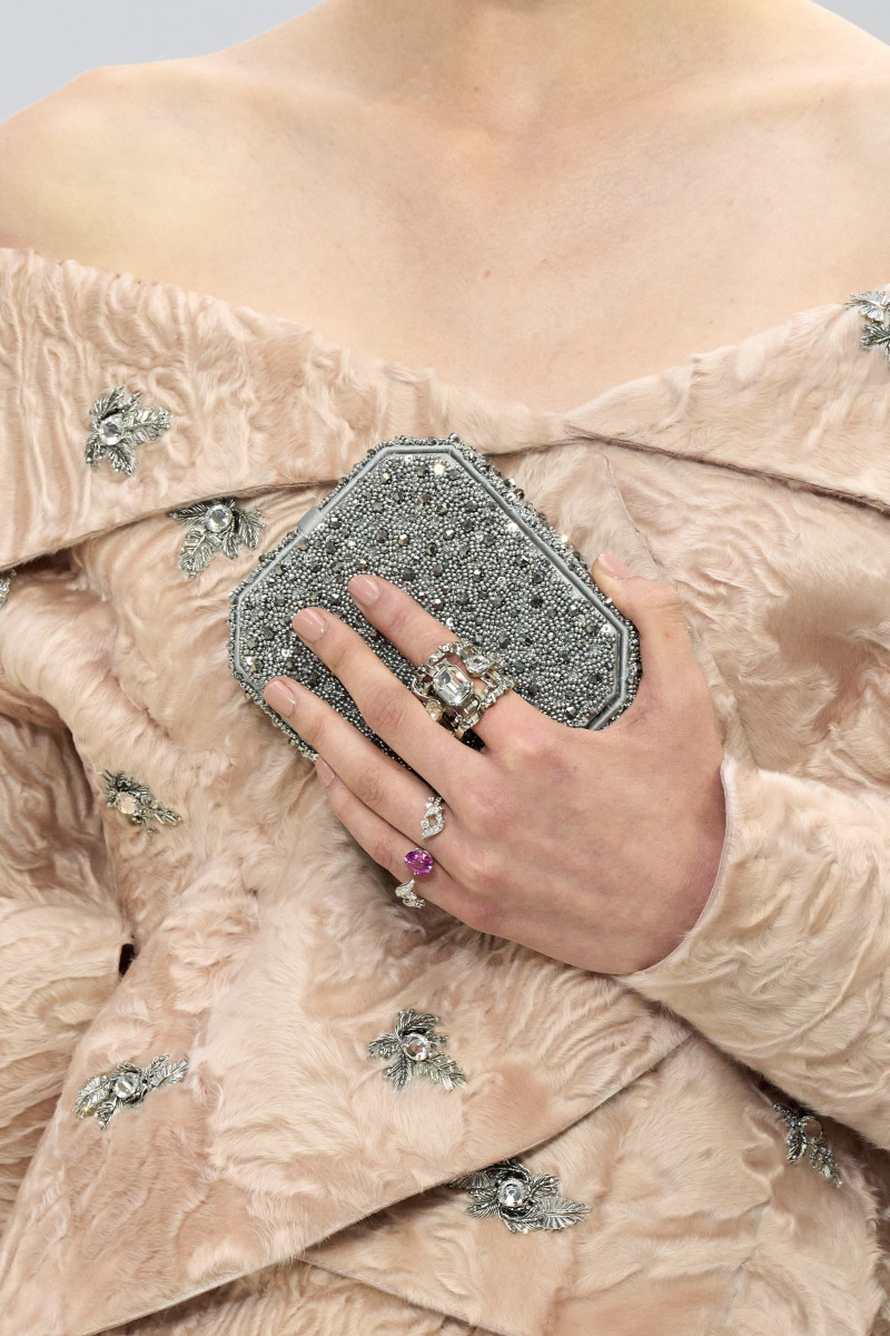 00058-fendi-fall-2023-couture-details-credit-gorunway.jpg