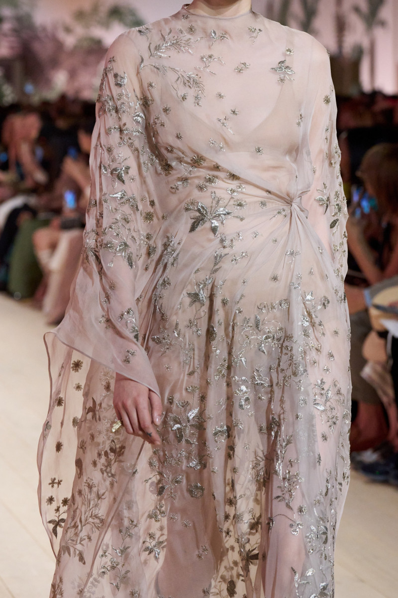 00122-christian-dior-fall-2023-couture-details-credit-gorunway.jpg