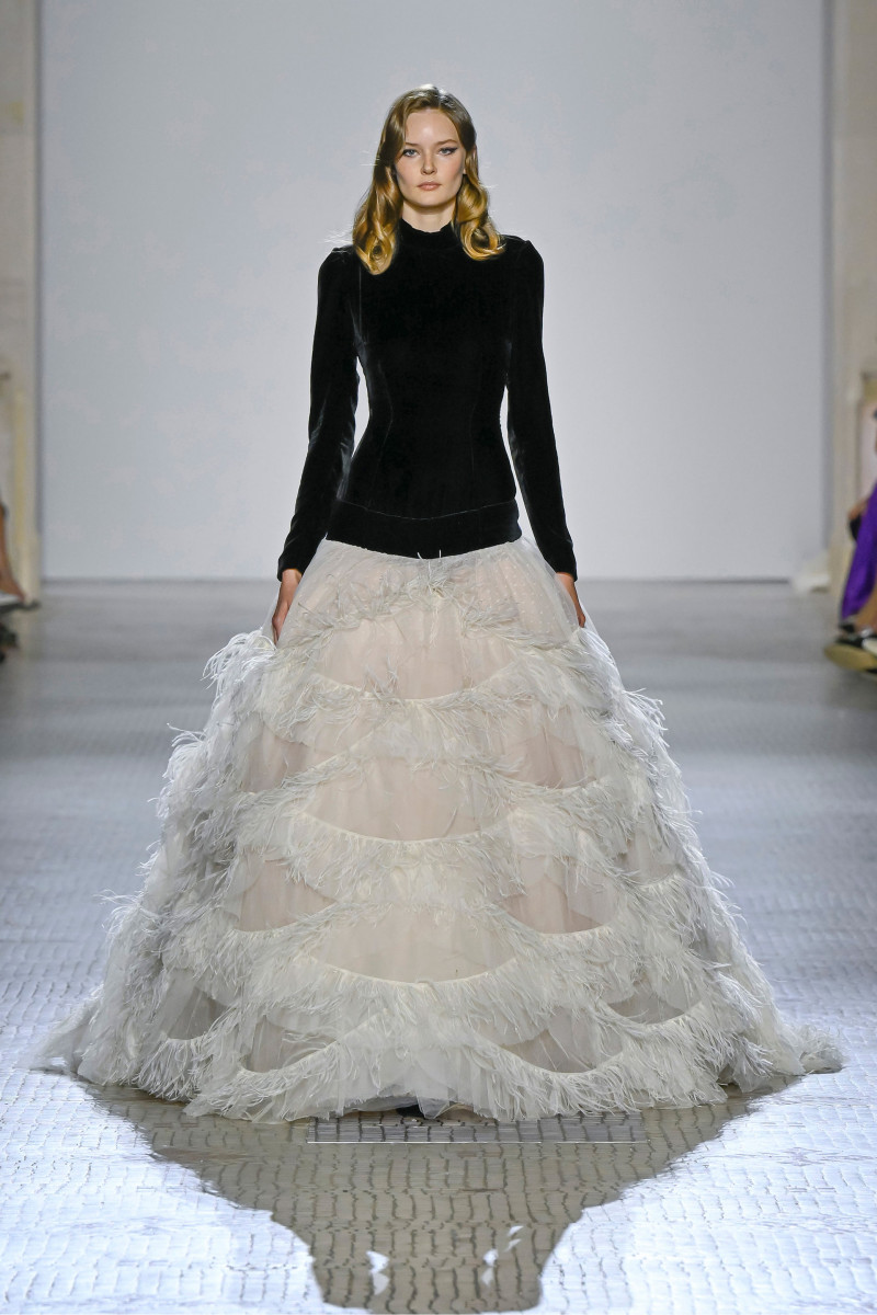 00054-celia-kritharioti-fall-2023-couture-credit-brand.jpg