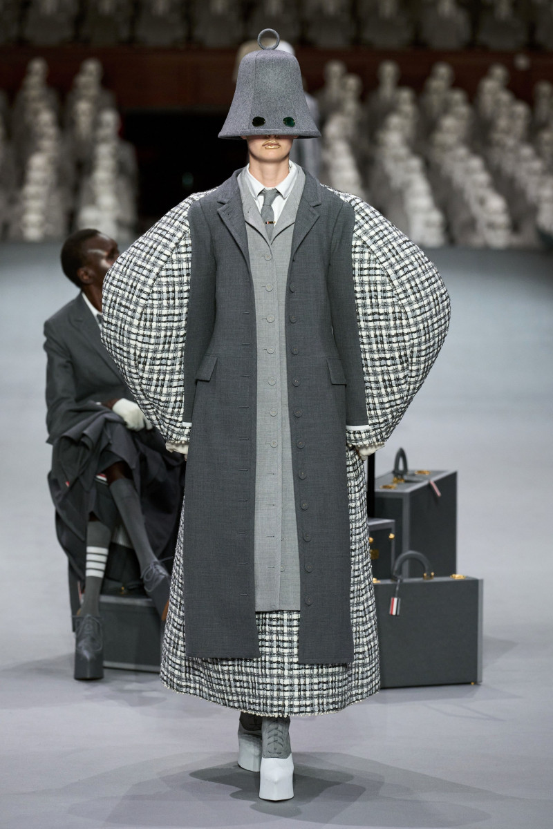 00038-thom-browne-fall-2023-couture-credit-gorunway.jpg