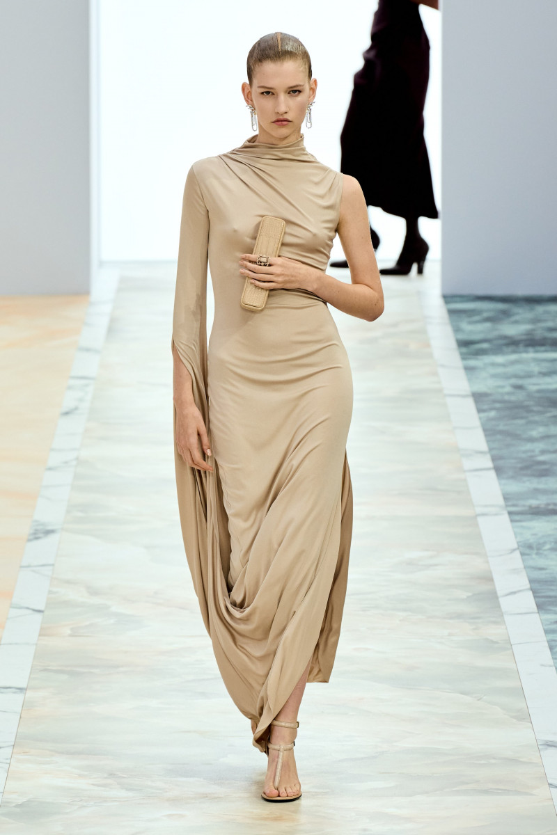 00003-fendi-fall-2023-couture-credit-gorunway.jpg