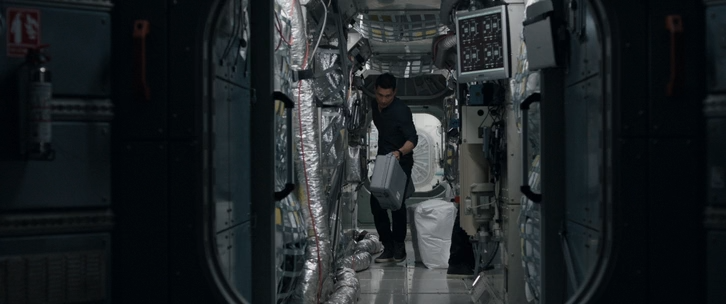 Stowaway.2021.HDRip-AVC.ExKinoRay.mkv_snapshot_00.10.33.042.png