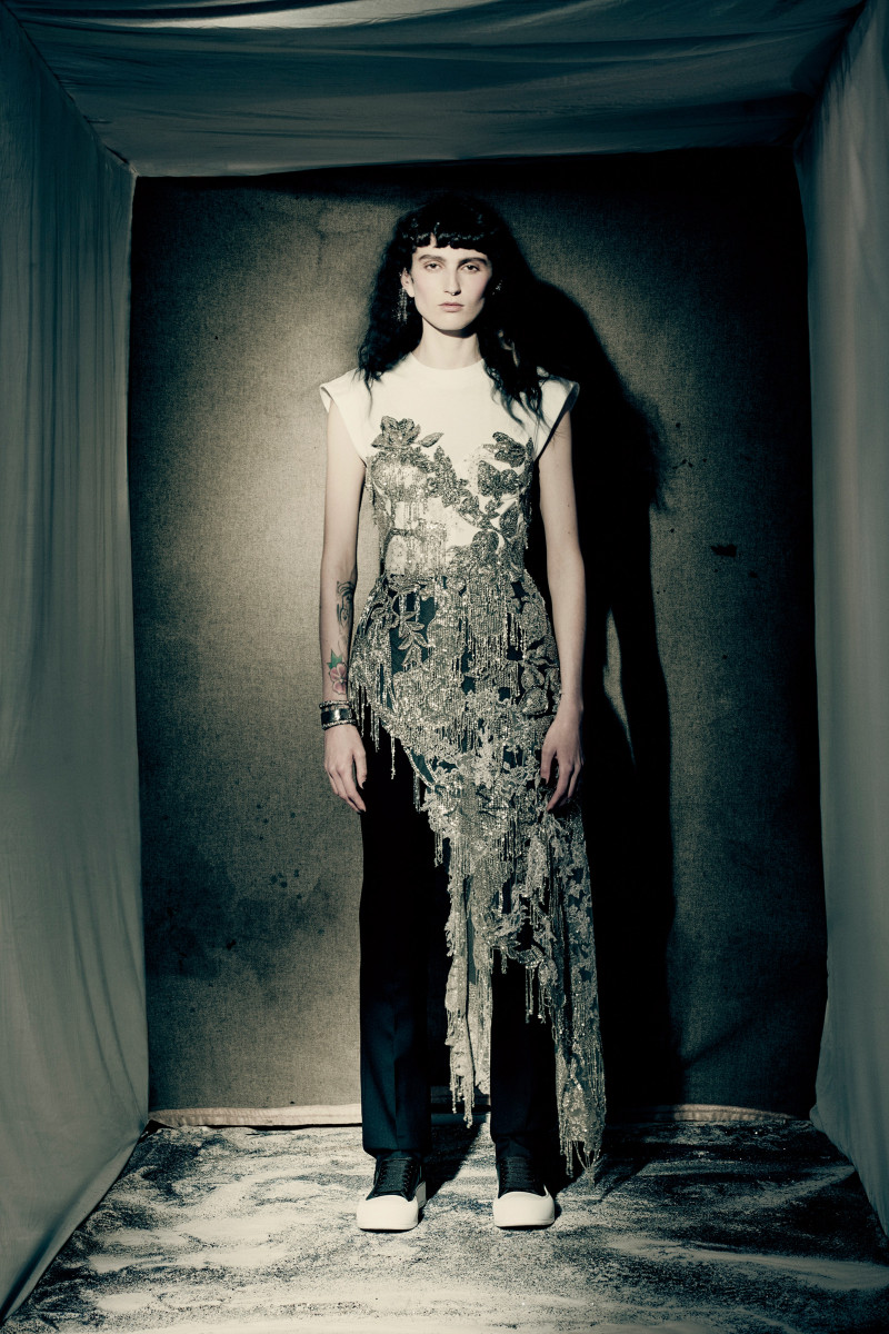 00013-Alexander-McQueen-Fall-21-credit-Paolo-Roversi-Brand.jpg