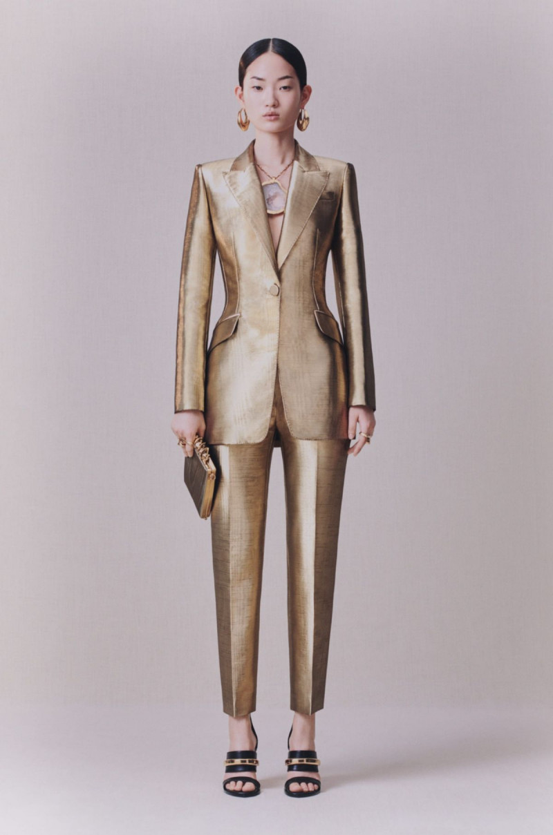 Alexander-McQueen-pre-fall-20-5449-1578994130.jpg