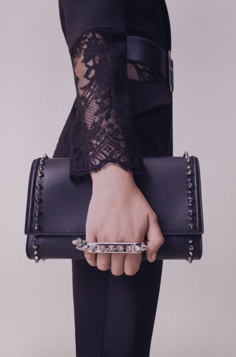 Alexander-McQueen-pre-fall-20-5441-1578994127.jpg