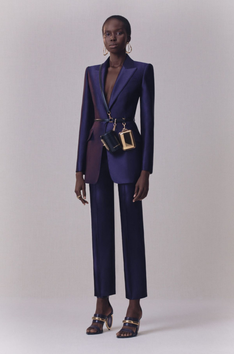 Alexander-McQueen-pre-fall-20-5456-1578994139.jpg