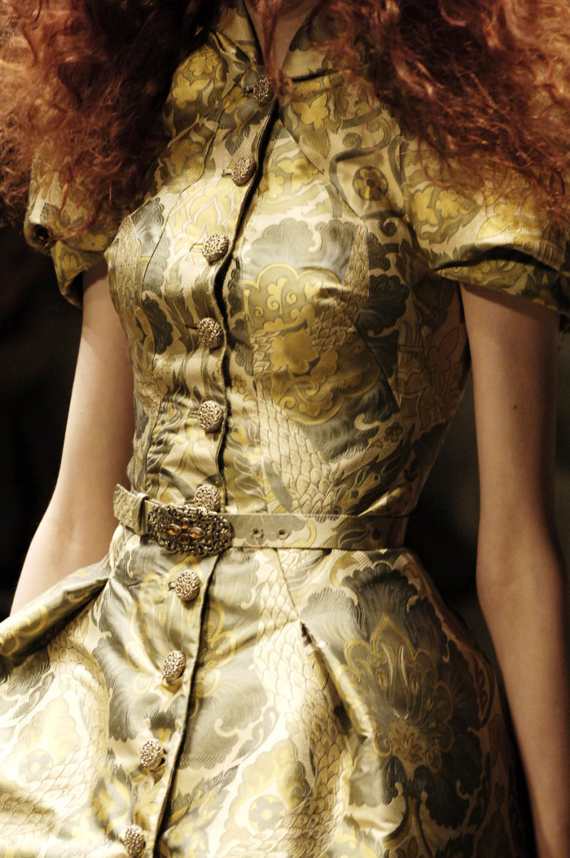 Alexander+McQueen+Fall+2006+Details+H5cCI8lVrQjx.jpg