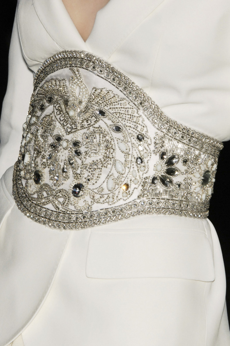 Alexander+McQueen+Spring+2006+Details+oZDYagODtRZx.jpg