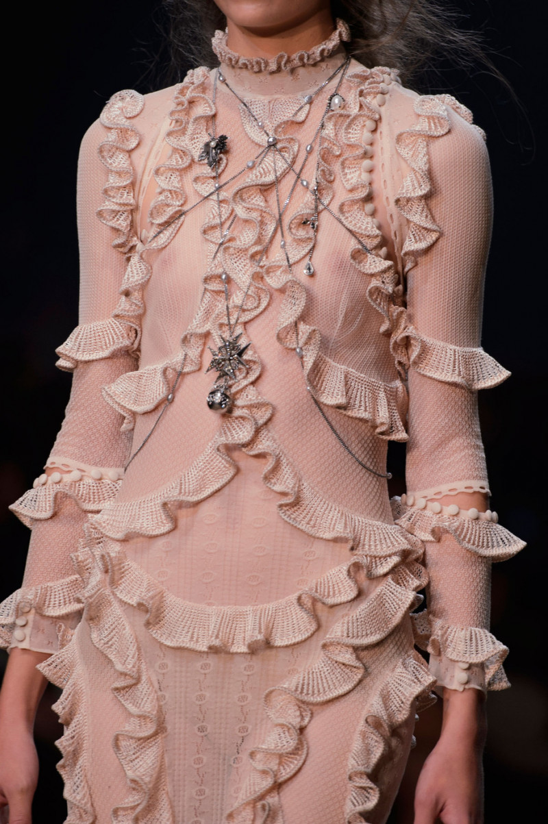 Alexander+McQueen+Spring+2016+Details+EcBiQlNEYwZx.jpg