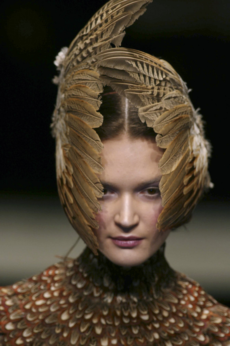 Alexander+McQueen+Fall+2006+Details+h5uXAjeukAwx.jpg