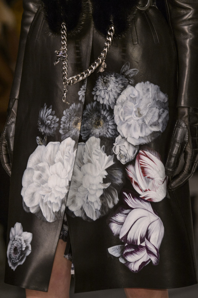 Alexander+McQueen+Fall+2016+Details+nQkyXH5M5ITx.jpg