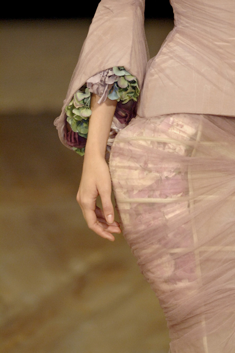 Alexander+McQueen+Spring+2007+Details+abv49hu-Z6rx.jpg