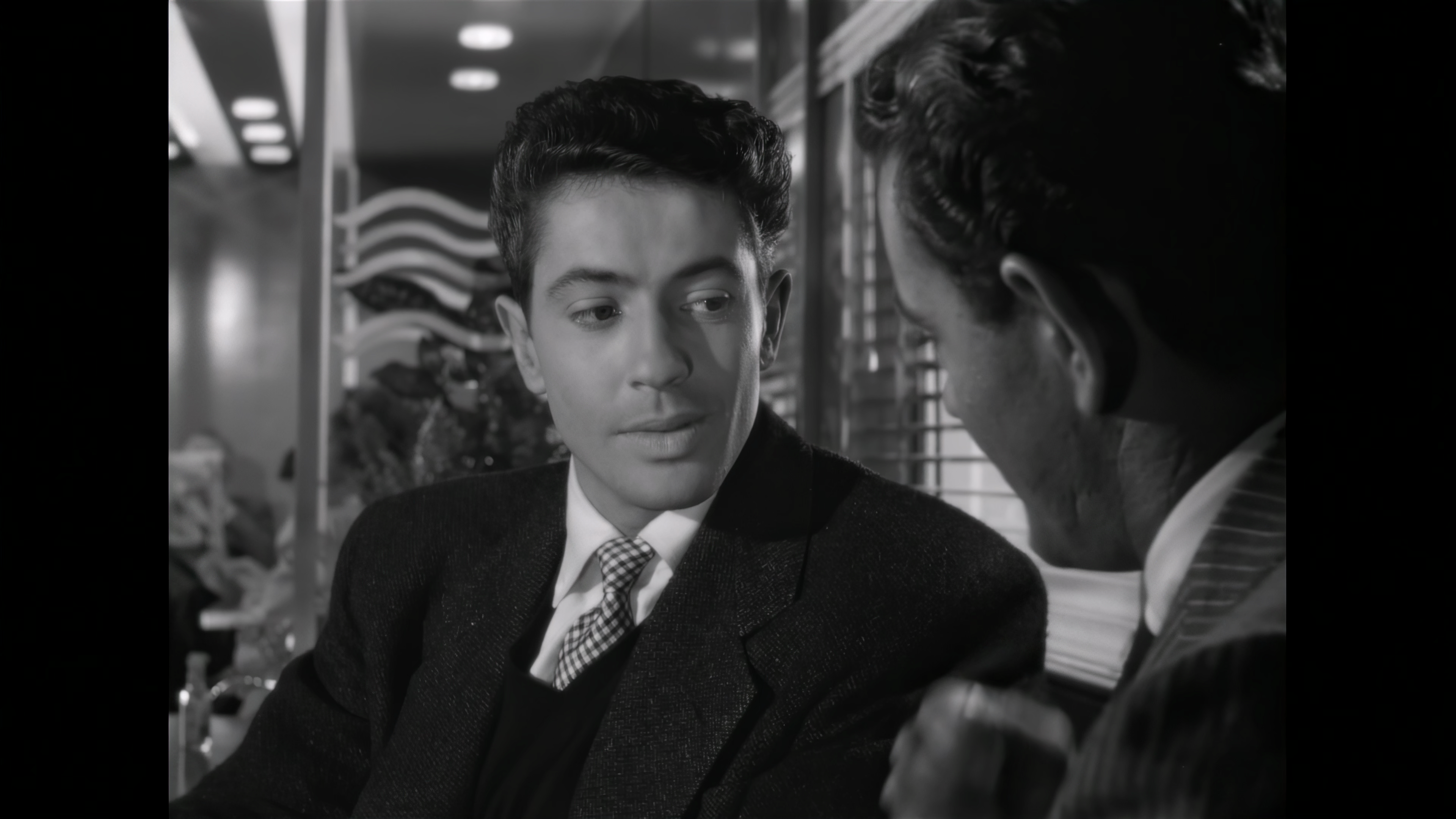 Strangers on a Train - Незнакомцы в поезде 1951 4К.mkv_20230901_092333.903.png