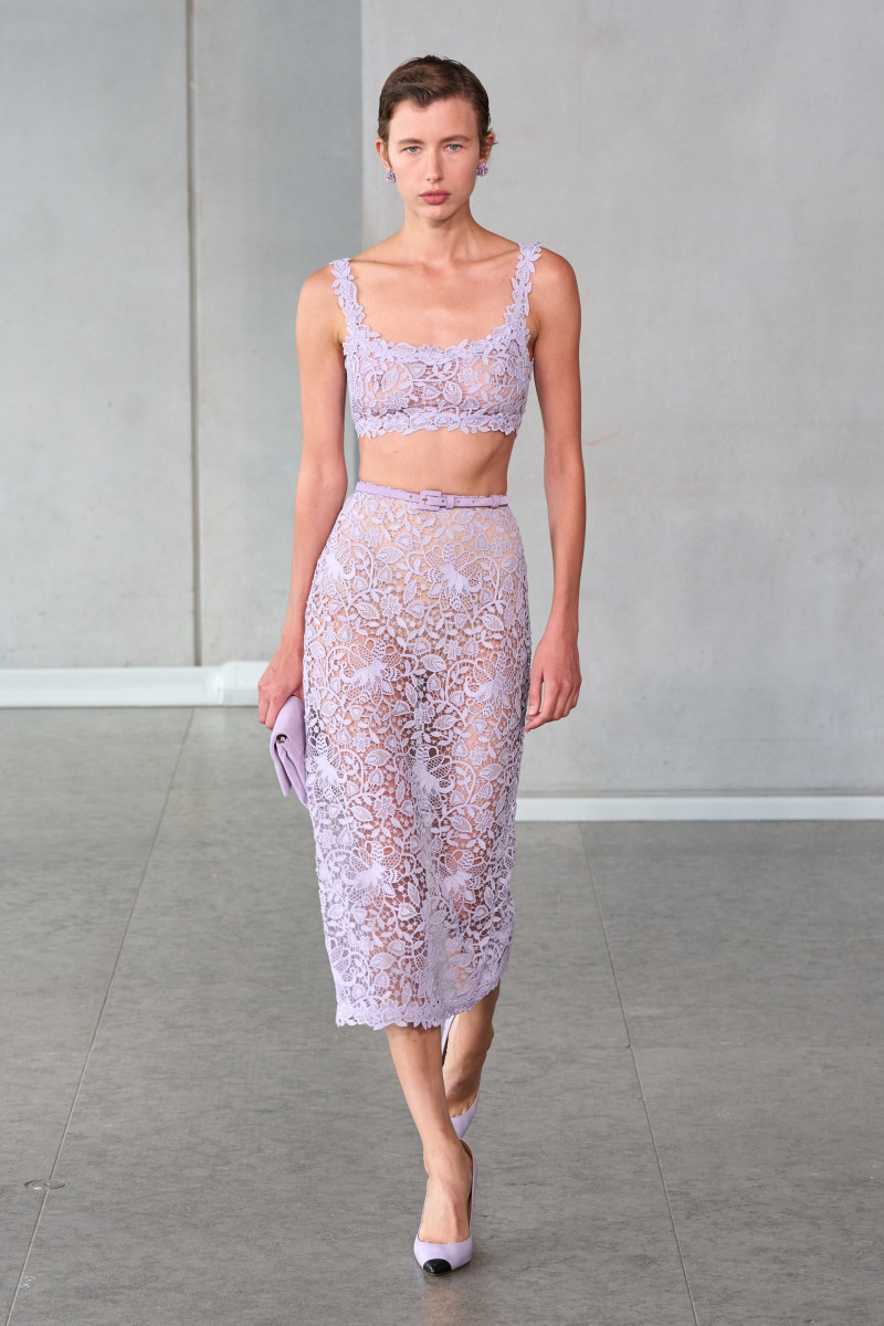 00020-carolina-herrera-spring-2024-ready-to-wear-credit-gorunway.jpg