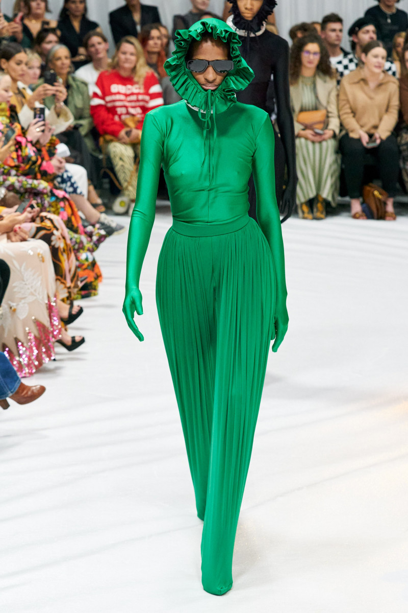 00003-Richard-Quinn-Spring-22-RTW-London-credit-gorunway.jpg