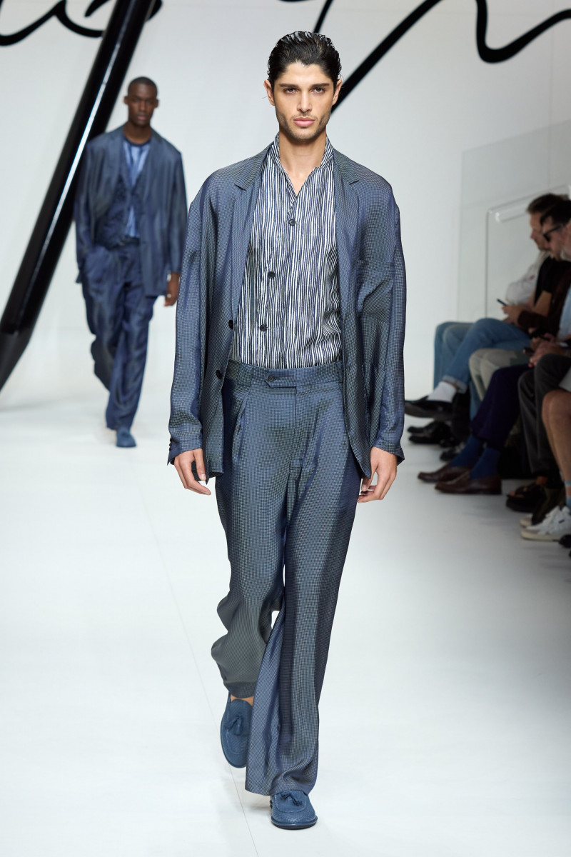 00046-giorgio-armani-spring-2024-menswear-credit-gorunway.jpg