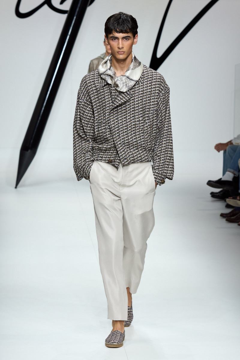00025-giorgio-armani-spring-2024-menswear-credit-gorunway.jpg