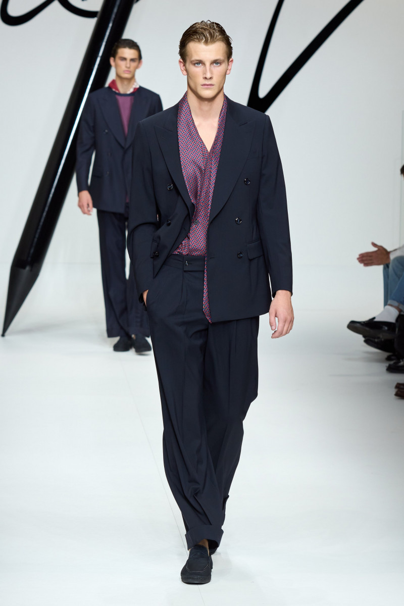 00062-giorgio-armani-spring-2024-menswear-credit-gorunway.jpg