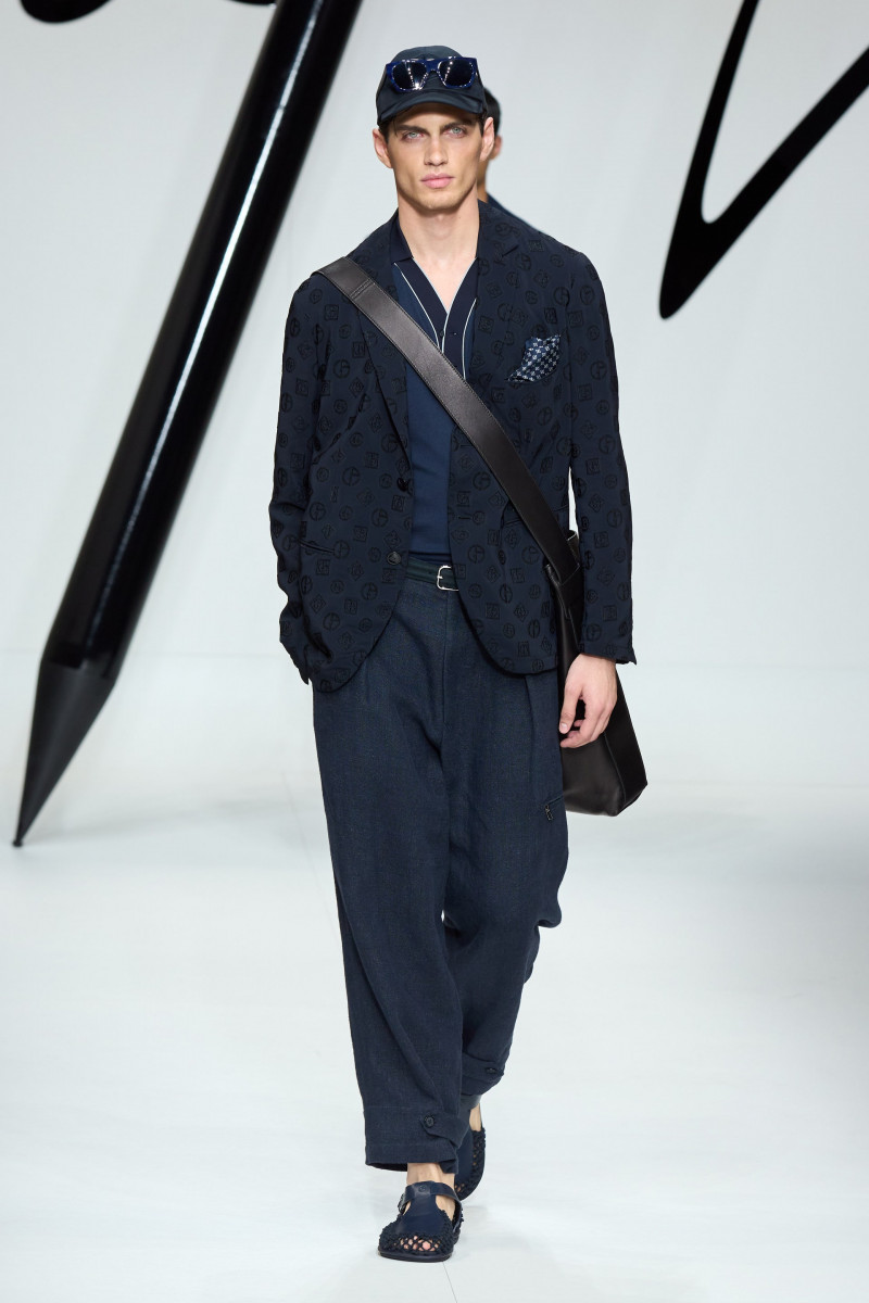 00053-giorgio-armani-spring-2024-menswear-credit-gorunway.jpg