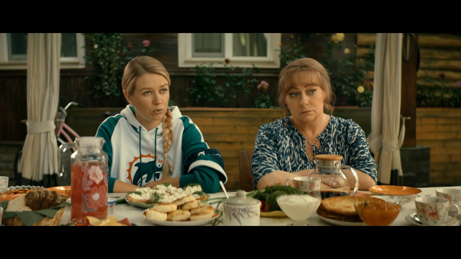 Prazdniki.2022.WEB-DL.1080p.ELEKTRI4KA.UNIONGANG.mkv_snapshot_00.50.46.png