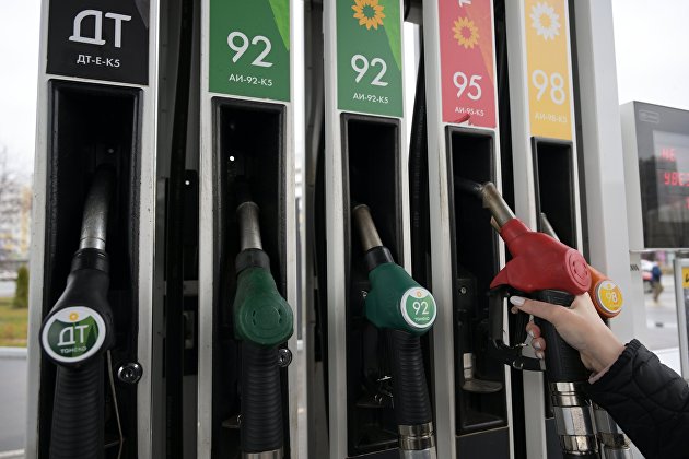 Выпуск бензина в России в октябре вырос более чем на пять процентов
