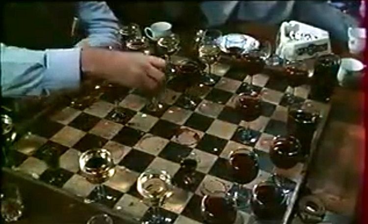 Сан-Антонио не может думать ни о чем другом /San-Antonio ne pense qu'à ça/ 1981 (0:04:46 / 1:24:00)