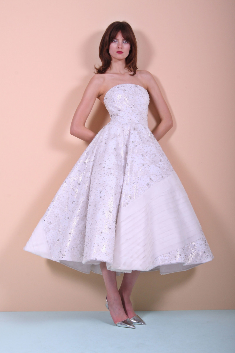 26-christian-siriano-resort-2018.jpg