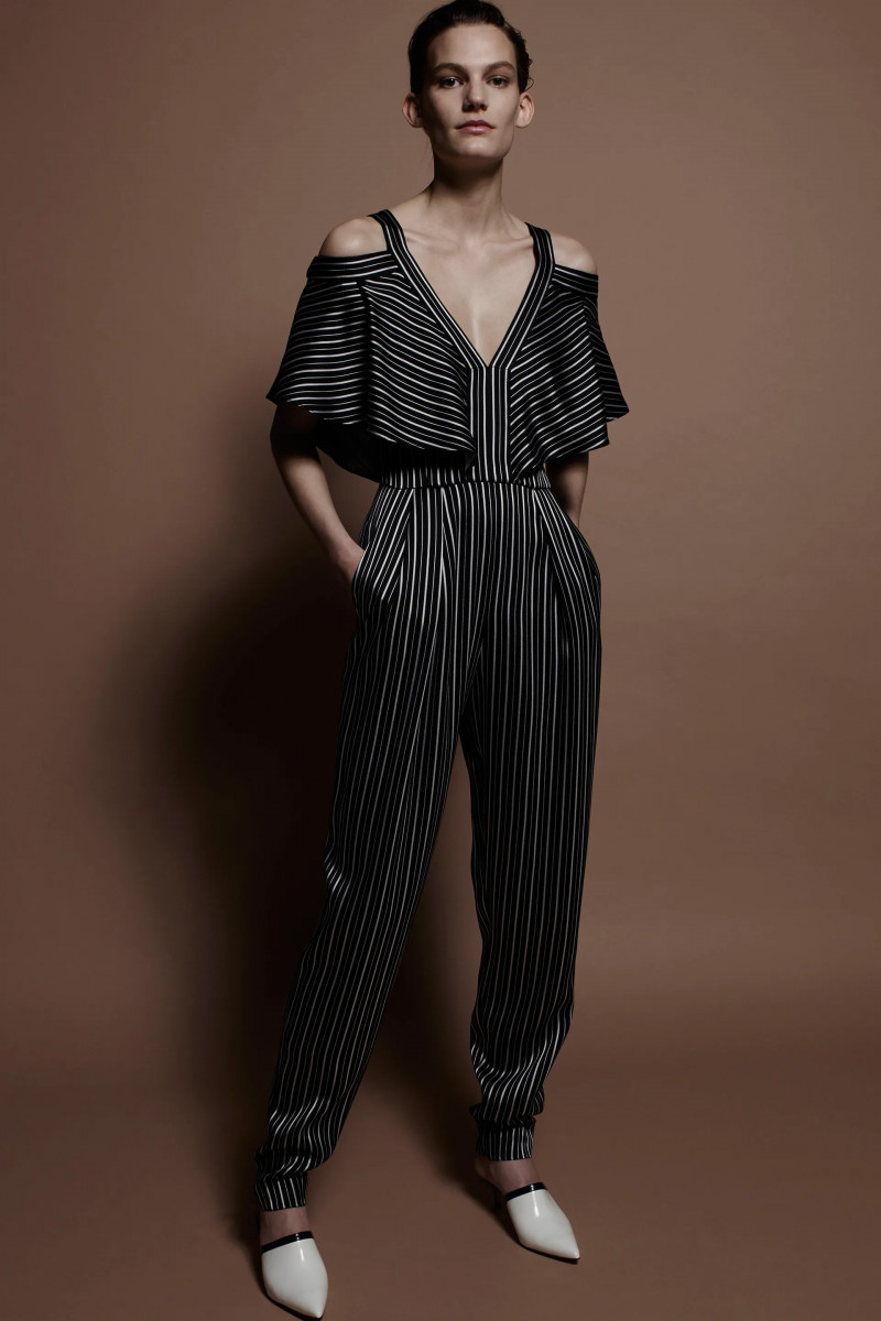 j-mendel-pre-fall-2016-lookbook-02.webp