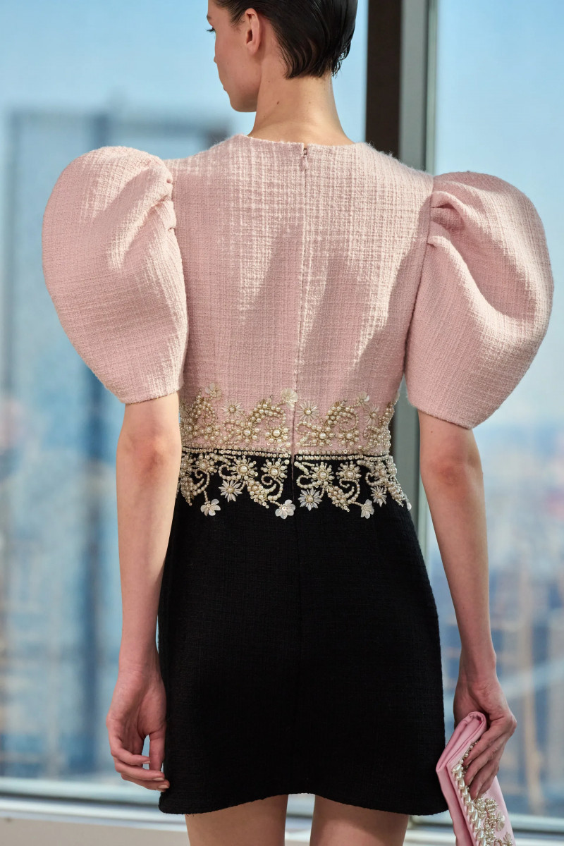 00144-carolina-herrera-detail-fall-2024-ready-to-wear-credit-gorunway.webp