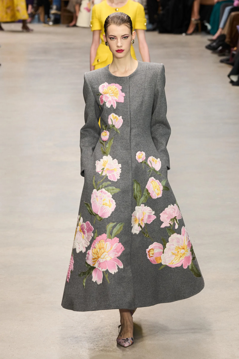 00021-carolina-herrera-fall-2024-ready-to-wear-credit-gorunway.webp