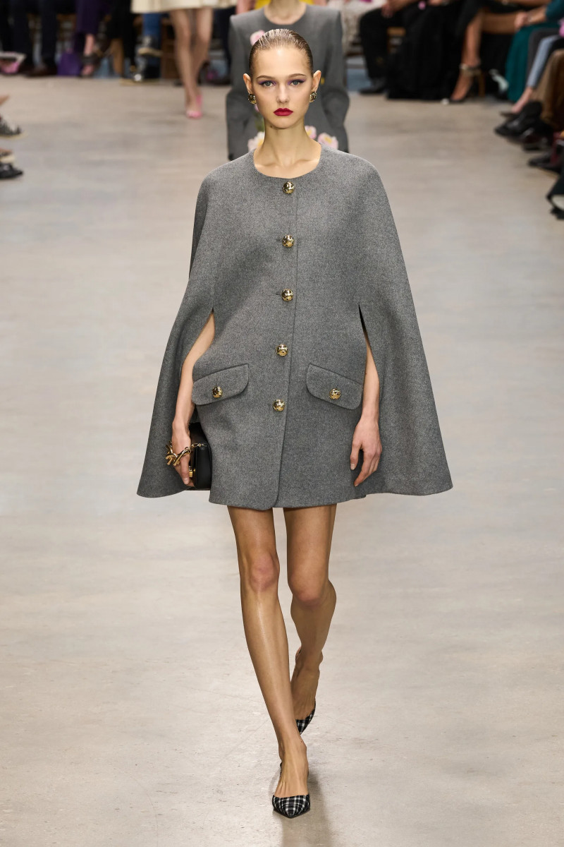 00020-carolina-herrera-fall-2024-ready-to-wear-credit-gorunway.webp