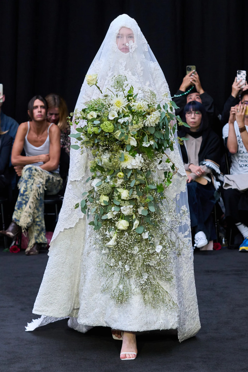 00049-richard-quinn-spring-2023-ready-to-wear-credit-gorunway.webp