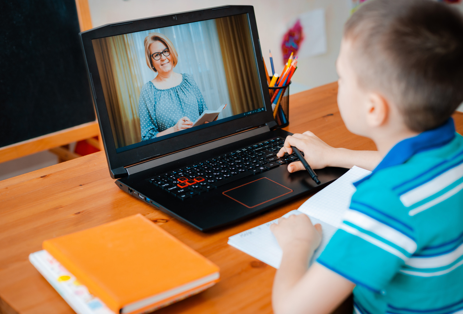 Онлайн-занятия для детей начальной школы: особенности и преимущества