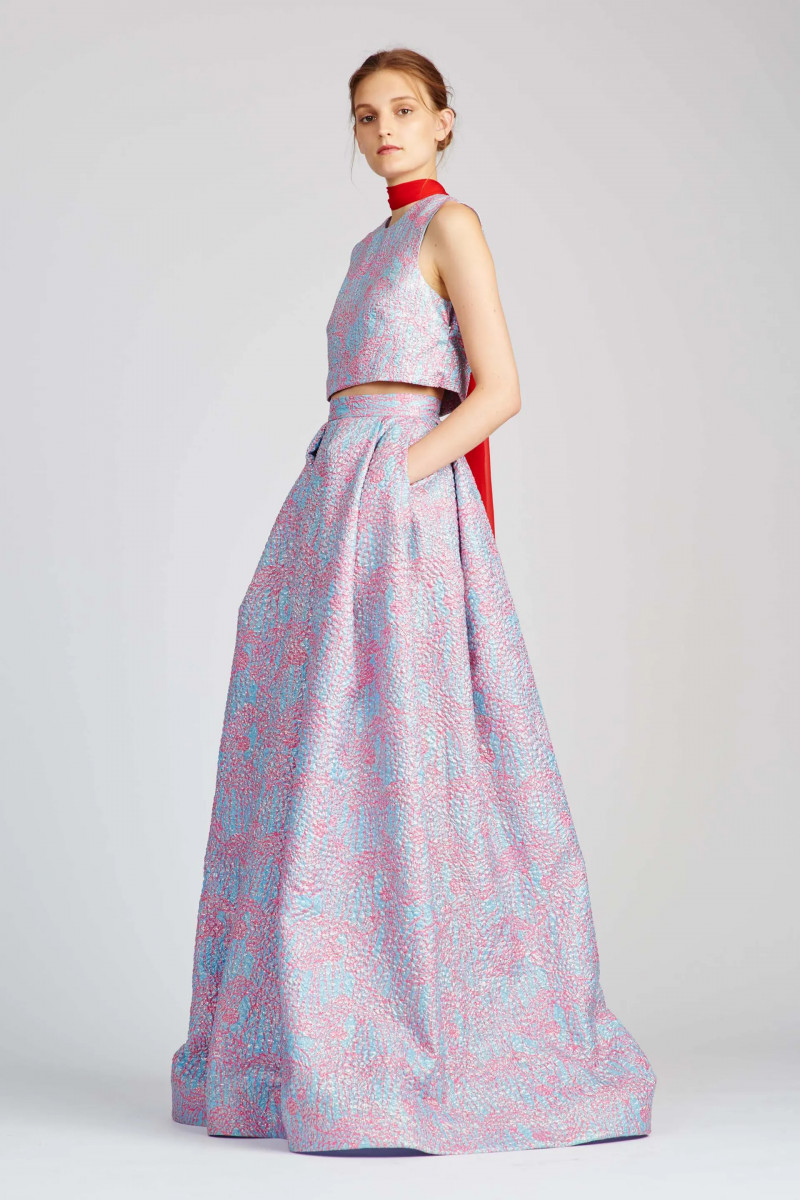 29-monique-lhuillier-resort-17.webp