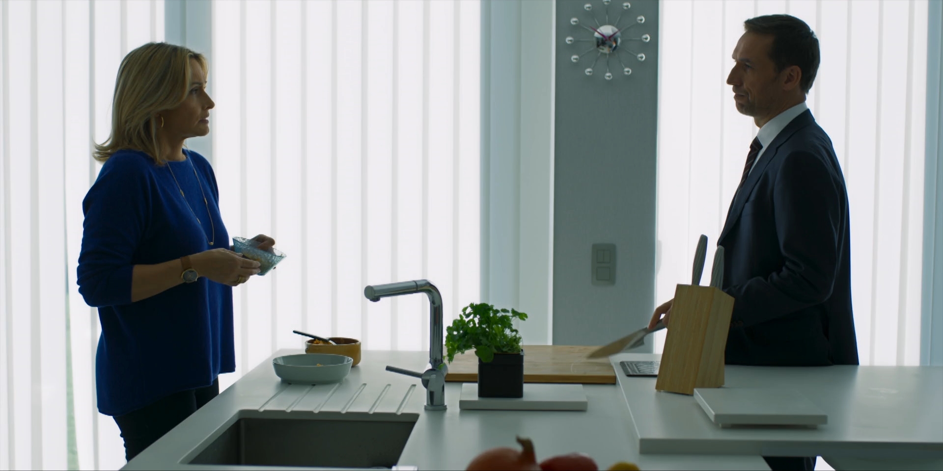 Les.invisibles.S01.E01.2021.WEB-DL.1080p.ExKinoRay.mkv_snapshot_36.30.png