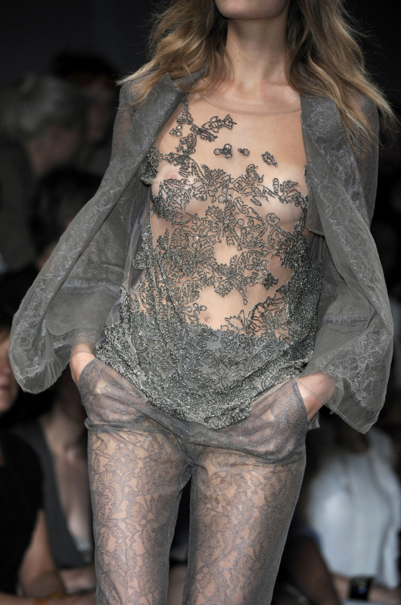 Valentino+Spring+2010+Details+Q-7gtBx8t1-x.jpg